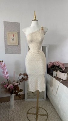 Skyraze Vestido de fiesta elegante con cintura ceñida, unicolor, decoración de metal y fruncido para mujer